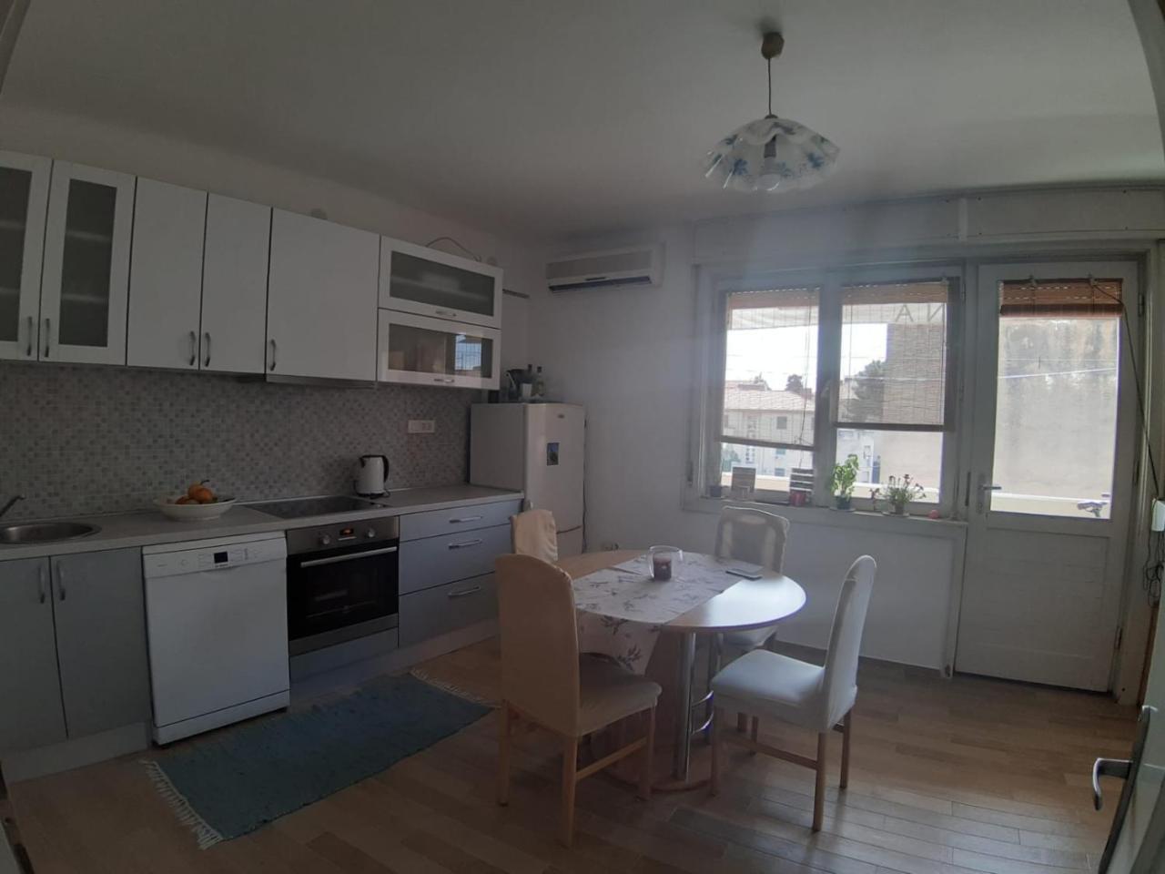 Nina, Apartment In City Centre Split Buitenkant foto